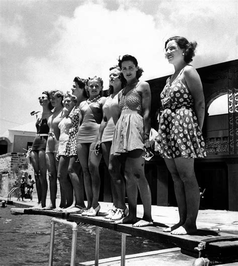 23 Interesting Vintage Photos That Show How Swimsuits Evolved From The