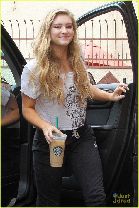 Willow Shields Gets Surprised By Sister Autumn In Los Angeles Photo 805585 Photo Gallery