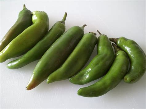 È sufficiente procurarsi peperoncini freschi (la tipologia decidetela voi in base al vostro gusto e quanto lo volete piccante), lavarli e pulirli bene, metterli in un frullatore. Cucina con Federica: continua il menù della cena messicana ...