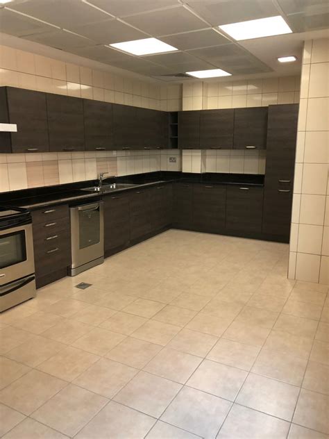 كما يحصل الطالب على عدد من المميزات طوال فترة الدراسة في منحة جامعة الملك عبدالعزيز. فلل سكن جامعة الملك عبدالعزيز
