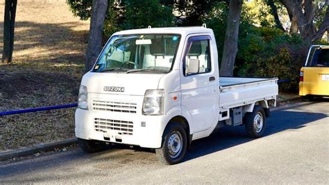 Cute Daihatsu HiJet Deck Van Has The Tiniest Truck Bed Weve Ever Seen