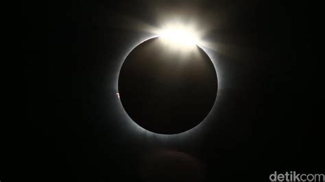 Bumi datar atau bulat) gerhana ini muncul. Akhir 2019, Gerhana Matahari Cincin Sapa Indonesia