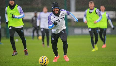 17:30 gmt (convert to local time). Everton vs Man City postponed after several COVID-19 ...