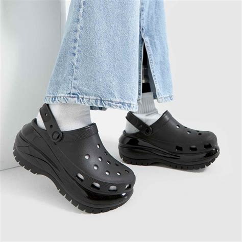 Womens Black Crocs Classic Mega Crush Clog Sandals Schuh