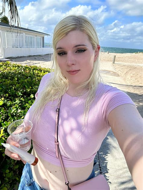 🏳️‍⚧️ amanda rae 🏳️‍⚧️ on twitter would you walk on the beach with a