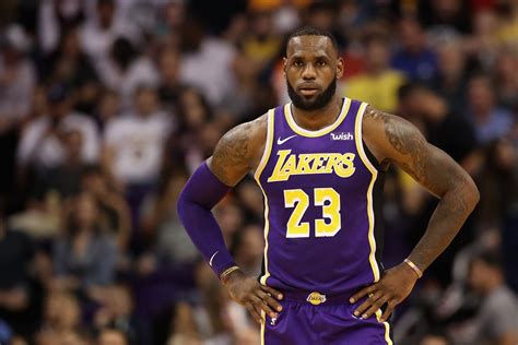 Enjoy the game between los angeles lakers and phoenix suns, taking place at united states on may 23rd, 2021, 3:30 pm. Ganyang Suns, Lakers Bukukan Kemenangan Perdana Musim Ini ...
