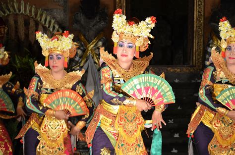 Danza Barong En Batubulan En Bali