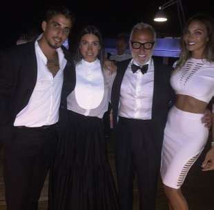 Italian entrepreneur gianluca vacchi and his partner giorgia gabriele were spotted catching some rays and going for a swim on the beach in miami, florida on april 3, 2017. alla mega-festa di vacchi mancavano i vip - il 'fatto ...