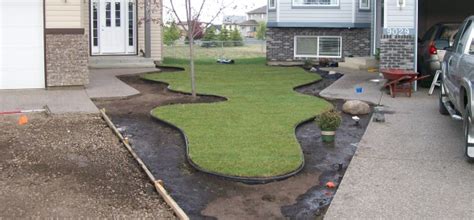 Try using white rocks to create a path from the sidewalk to your front door, or between flower beds and around to the backyard. landscape edging ideas