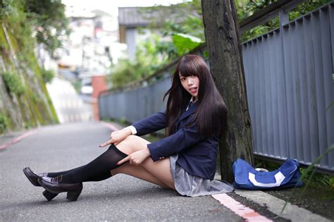 4k Asian Uniform Schoolgirls Glance Pose Legs Hd Wallpaper