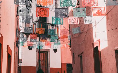 Feel free to use these new mexico images as a background for your pc, laptop, android phone, iphone or tablet. Download wallpaper 3840x2400 street, napkins, architecture ...