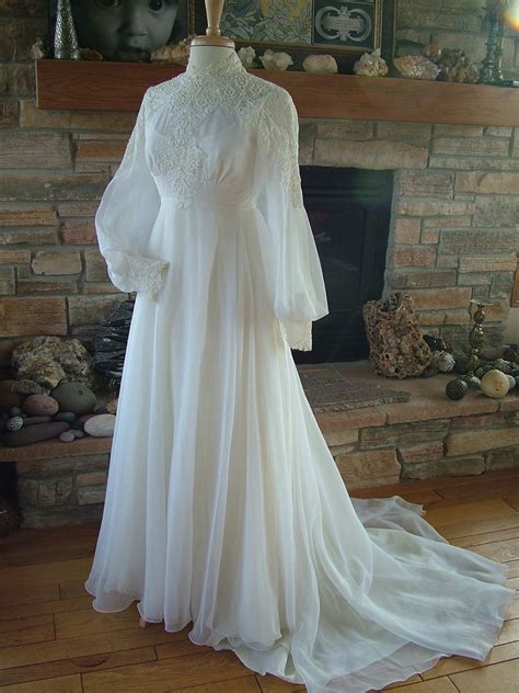 Vintage Wedding Dress 1970s Chiffon With Alencon Lace Bodice