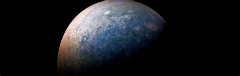Nasas Jupiter Probe Captures New Photos Of The Planet