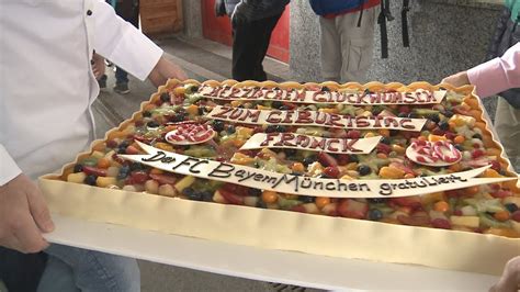 Fc bayern münchen (fcbayern) в твиттере. FC Bayern München - Geburtstagskind Ribéry: Meister-Torte ...