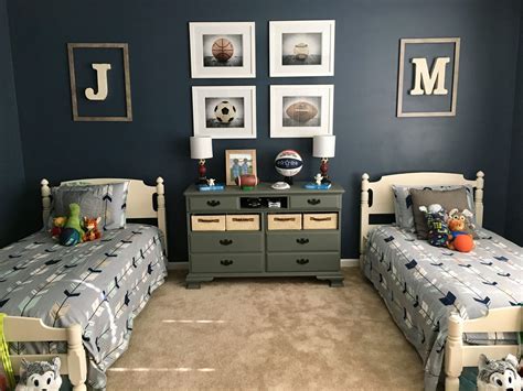 Planning to decorate your teenage boy's room? Twin Room I love this even settings#love #room #settings # ...