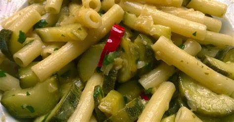 Arte E Cucina Le Ricette Di Marisa E Simona Sedani Con Zucchine Piccanti