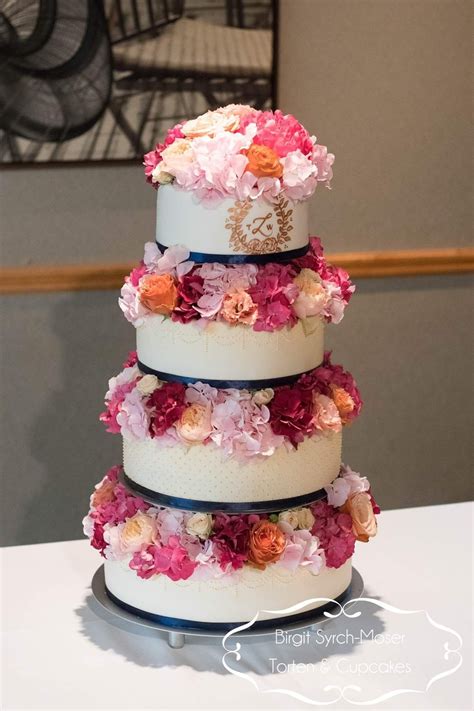 Wedding Cake With Fresh Flowers Handpainted Handpipied Gold Blush