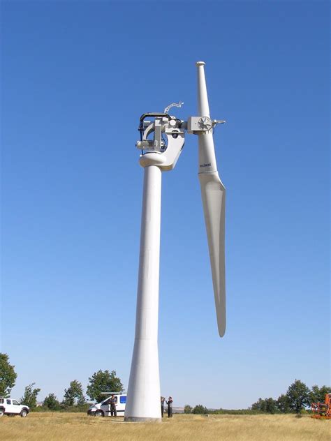 Economía Energia Instalan un aerogenerador de una sola pala y 250 KW