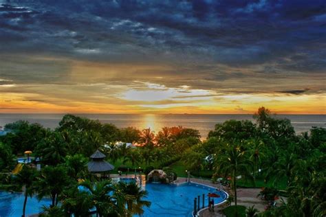 Puteri beach resort is located at km 16,batu 10, tanjung biru, jalan pantai, 9.2 miles from the center of port dickson. Resort Port Dickson in Malaysia | Places to go