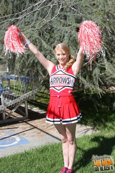 Cheerleader Need Help From Mom To Bang Foot Xxx Dessert Picture