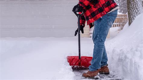 Homeowner Safety Tips For Clearing Snow Modern Wellness Guide