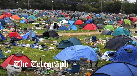 Reading Festival Revellers Leave Sea Of Rubbish And Tents Youtube