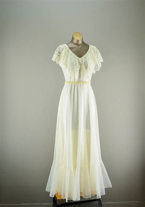 Lovely 1970s Wedding Dress Size Medium Classic By Melsvanity