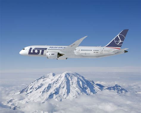 Europes First 787 Dreamliner Goes To Lot Polish Airlines
