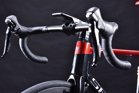 Frog Speedx Melt Smart Cycling Computer And Cable Routing Into Carbon
