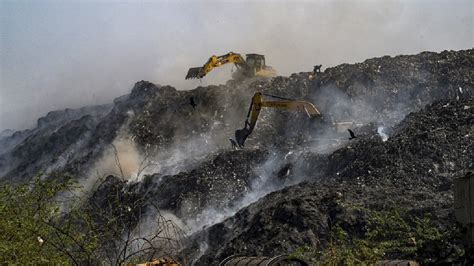 In Pics Smoke Engulfed Delhi As Bhalswa Garbage Dump Yard Continues