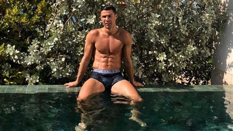 Cristiano Ronaldo Muestra Su Sexy Cuerpo Mientras Disfruta De Dubái