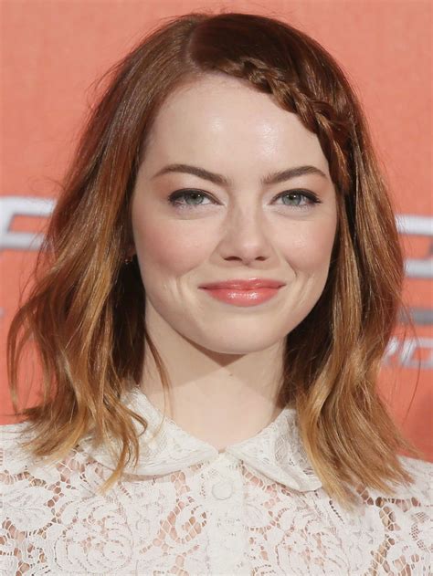 Emma stone was photographed on the set of cruella with bright red hair, presumably to play a emma stone isn't one to shy away from transforming for a role: Emma Stone Hair and Makeup - Pictures of Emma Stone's ...