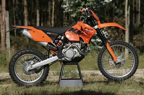 Maintained 450 exc, tuv made exactly new, light, blinkers, speedo work, new battery jump, kick or electric start using immediately. KTM 450 EXC-R - Moto Verte