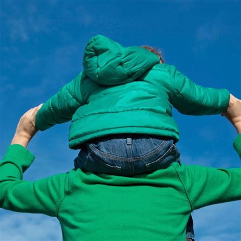 Le porte bébé physiologique et souple. Porter bébé sans se fatiguer - Famili.fr