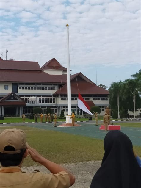 Menciptakan makhluk hidup dengan bentuk rupa yang. Upacara Bendera, Darlan: Upacara Bentuk Syukur Pegawai
