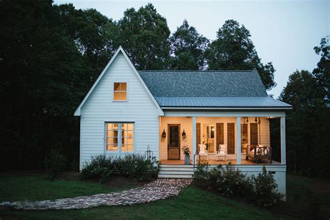 A Mississippi Home That Gave New Life To An Old Farmhouse Old Farm Houses Old Farmhouse
