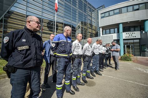 Épinal Défense Vosges Les Policiers Rendent Hommage à Leurs Collègues Qui Ont Mis Fin à Leurs