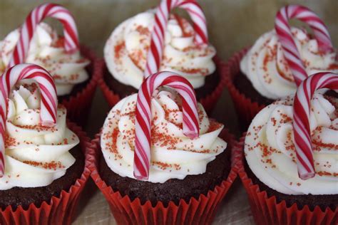 12 Delicious Christmas Cupcake Ideas