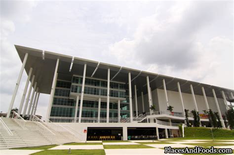 Open university malaysia is the seventh private university in malaysia which established by meteor (multimedia technology enhancement operations sdn. Taylor's University College, Lakeside Campus Open Day ...