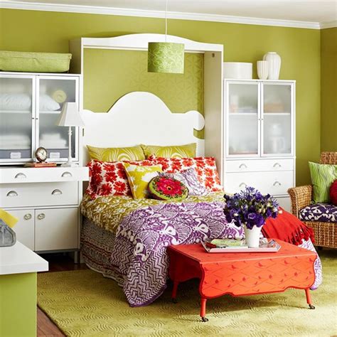 Ideas paint the room a medium value of orange. Ideas for Bedrooms: Lime Green and Orange Bedroom