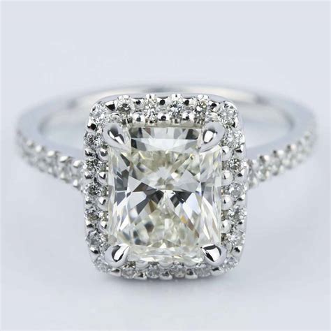 Radiant Cut Diamond Ring With Halo In White Gold 220 Ct