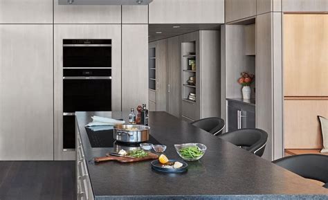 Oven with 6 heating methods: Wolf 30" M Series Contemporary Built-In Double Oven (DO30CM/B)