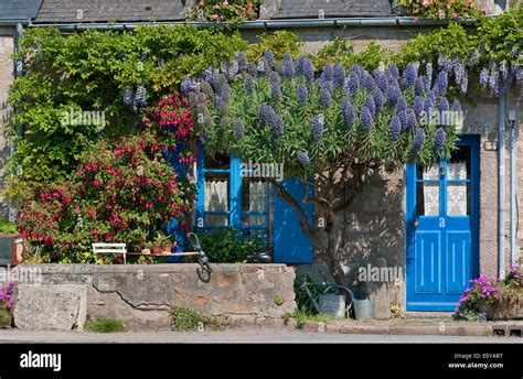 Blue Shutters Stone Cottage Hi Res Stock Photography And Images Alamy