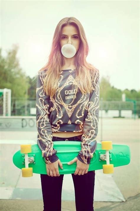 Jeans And Bubble Gum Look Skater Skater Girl Style Skater Girl Outfits Skater Girl Photoshoot