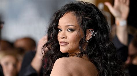 Rihanna Lan A M Sica Para Trilha Sonora De Pantera Negra Wakanda Para