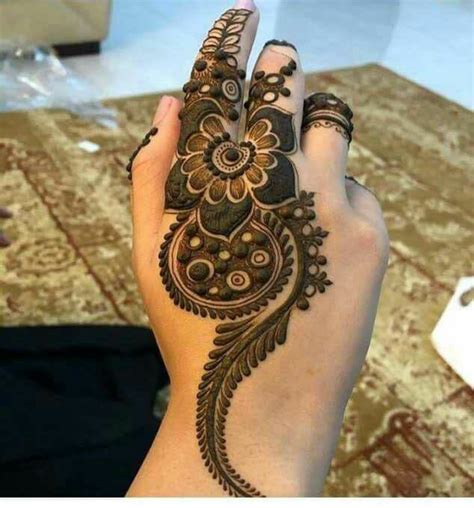 Mehndi with a modern twist is a thing of this generation. Beautiful Peacock Mehndi Designs for Hands - Fashion ...