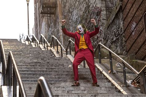 This red joker costume is a formulation of the wool blend fabric which also consists of a viscose lining which is stitched inside to make it soothing. Final 'Joker' Trailer: Joaquin Phoenix Sends In The Clowns