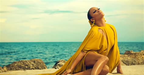 Watch Jennifer Lopezs Steamy Tropical Ni Tu Ni Yo Video Rolling Stone