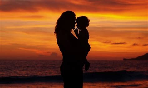 Madre la que está siempre esta ahí con su corazón dispuesto a dar en las buenas y en las malas. Amor de madre, ¡amor inigualable! | Urgentebo