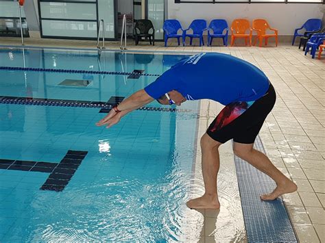 10 Steps To Dive Like A Pro For Beginners West Swimming Technique